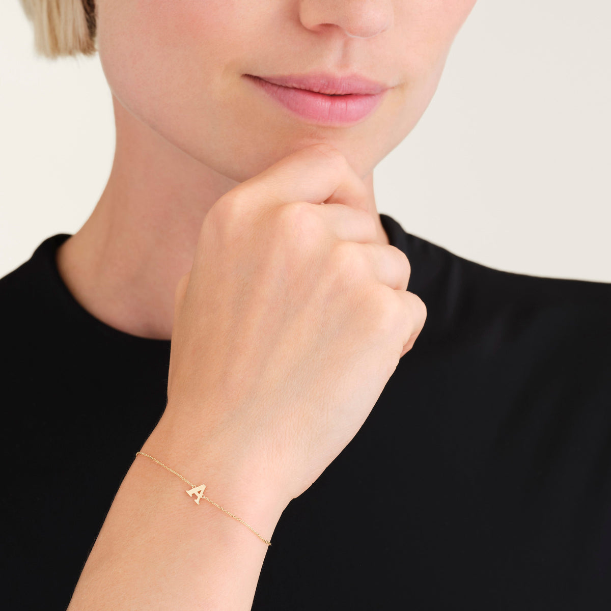 Initial Armband A leftcolumn