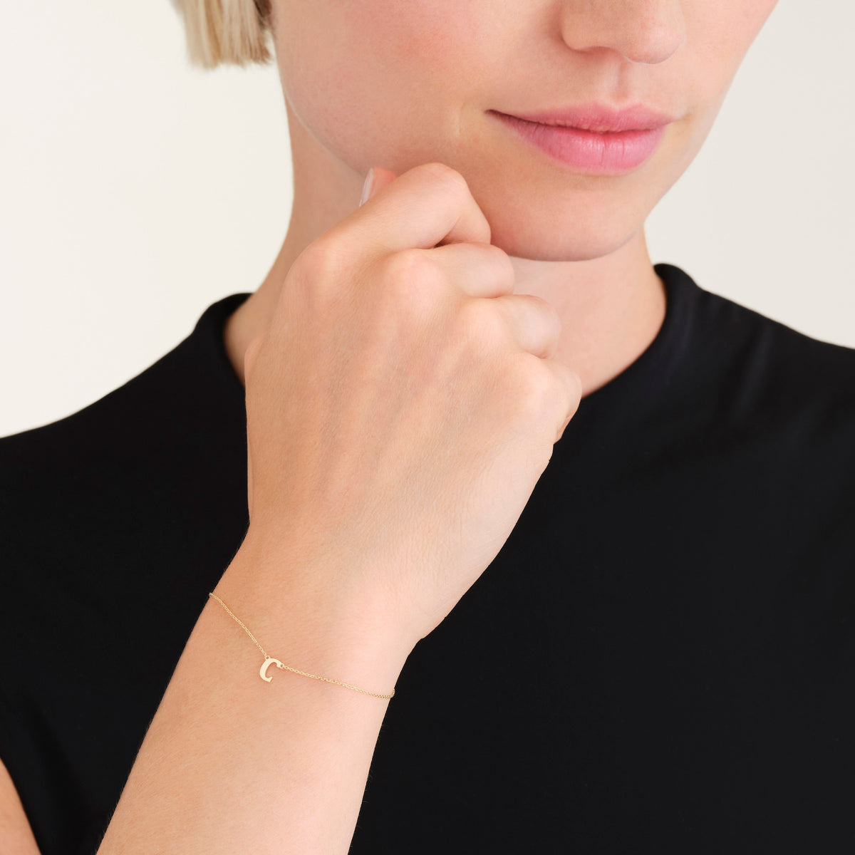 Initial Armband C leftcolumn