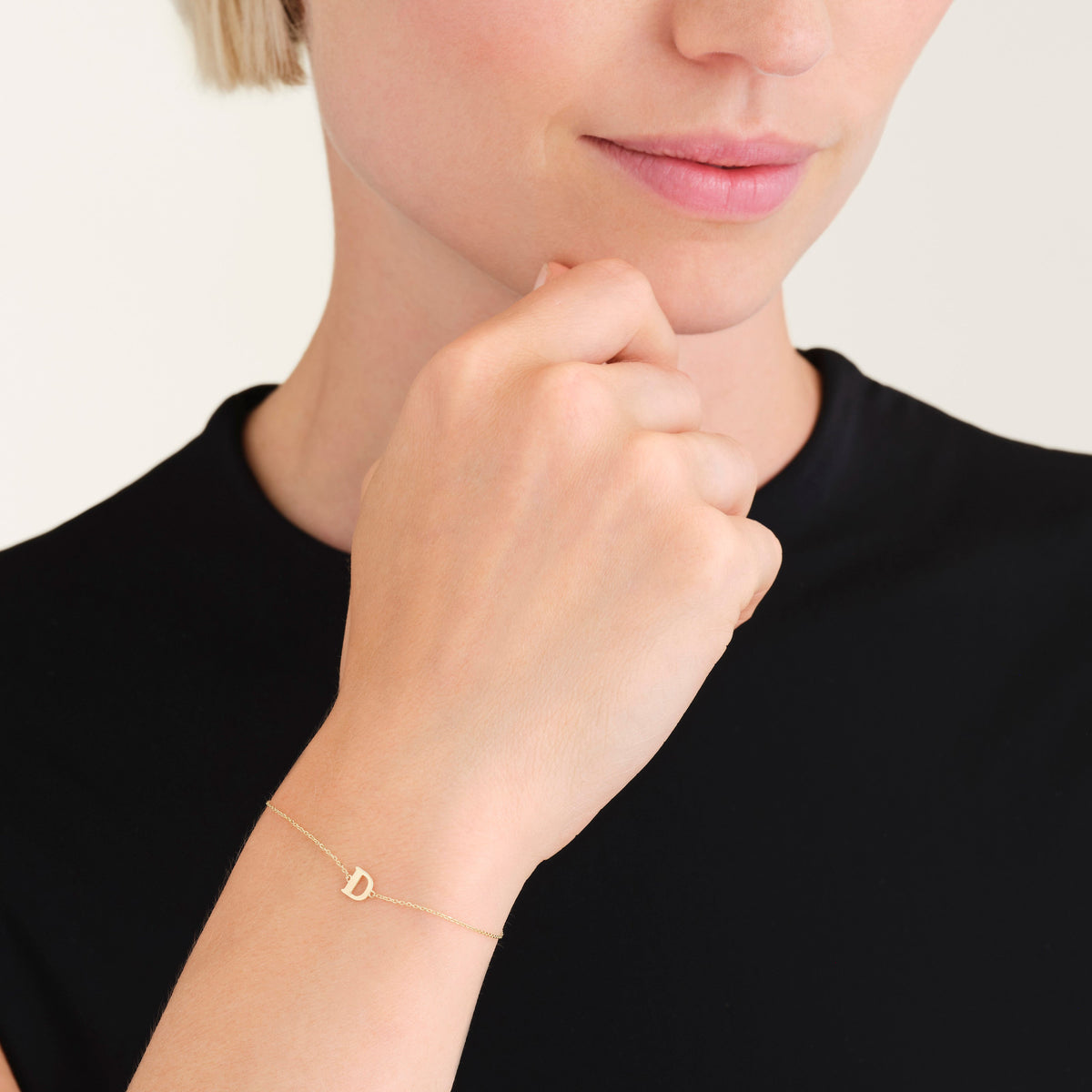 Initial Armband D leftcolumn