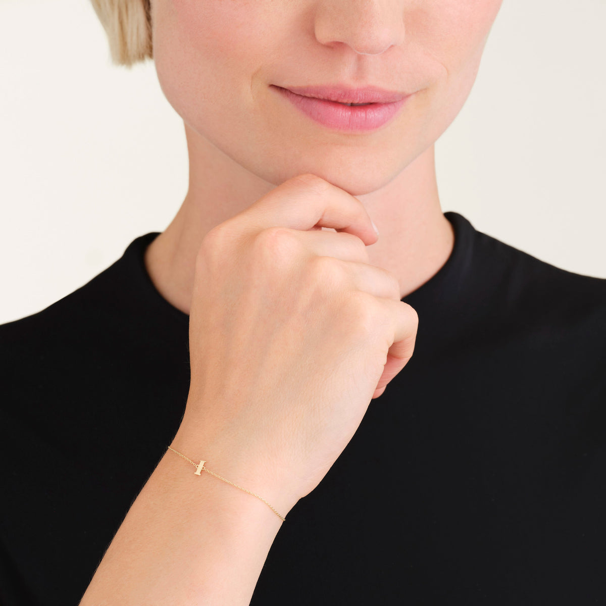 Initial Armband I leftcolumn