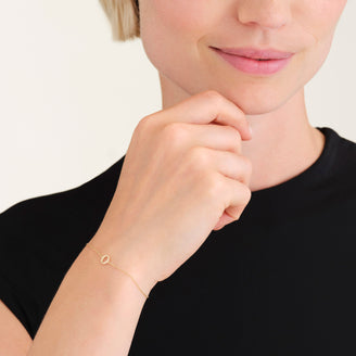 Initial Armband O leftcolumn