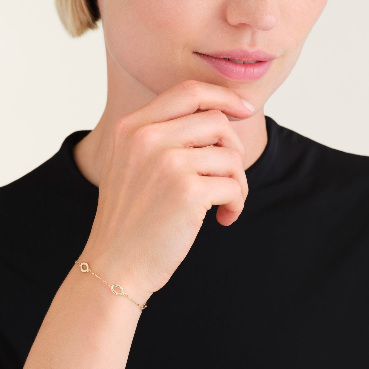 Oval Armband leftcolumn