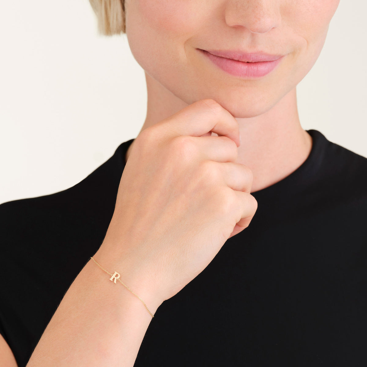 Initial Armband R leftcolumn